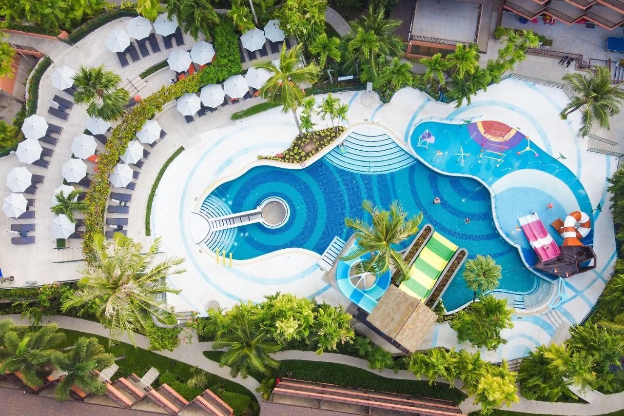 งานปูนกาว ยาแนวสระว่ายน้ำ โรงแรมป่าตอง เมอร์ลิน ภูเก็ต